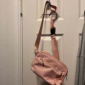Cross body bag. Light pink with gold zippers.